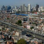En 2020, el gobierno porteño le quitó 2400 millones de pesos de presupuesto a las villas